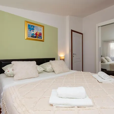 Apartments Villa White House Omiš Buitenkant foto