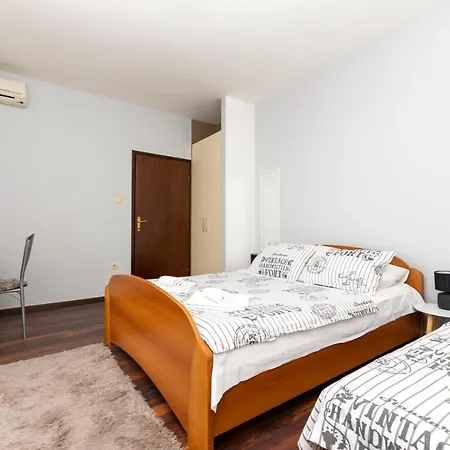 Apartments Villa White House Omiš Buitenkant foto