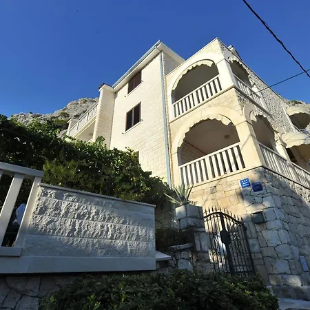 Apartments Villa White House Omiš Buitenkant foto