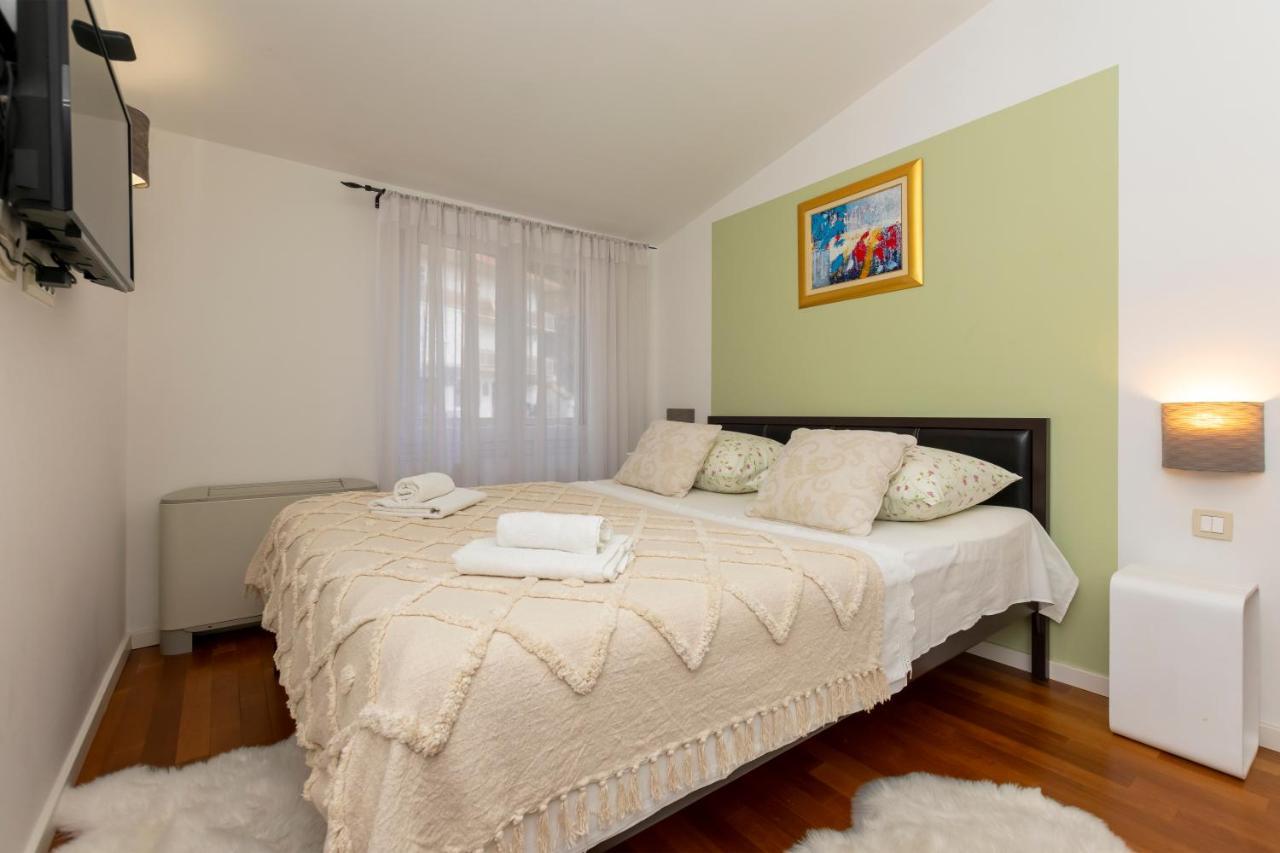 White House Apartment *