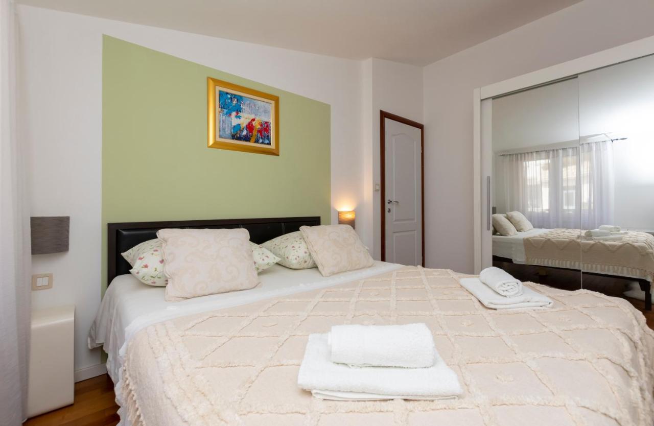 White House Omis