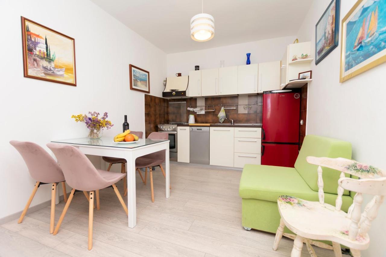 White House Apartment Omis