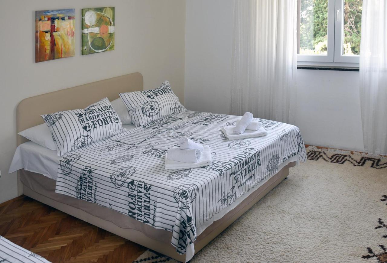 White House Apartment Omis
