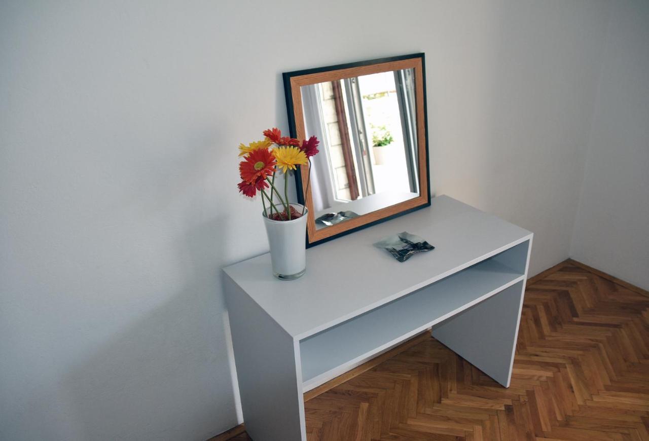 White House Apartment Omis