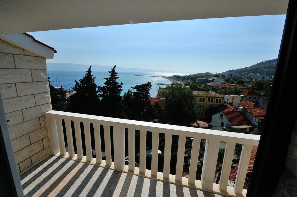 White House Omis