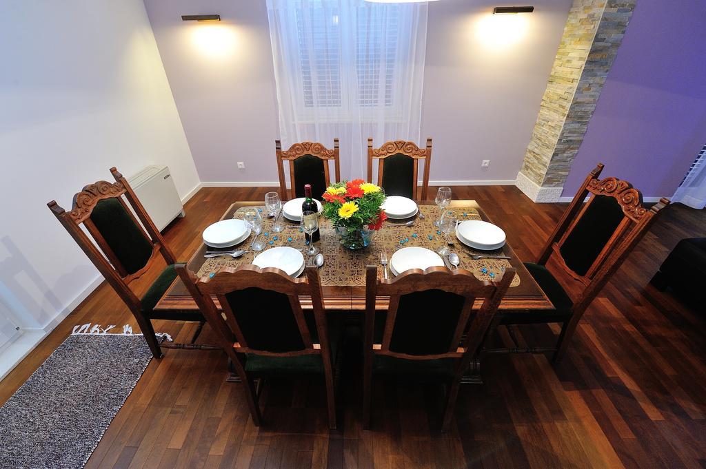 White House Omis