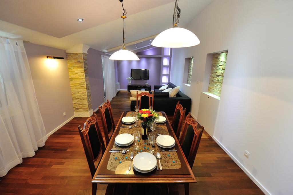 White House Apartment *