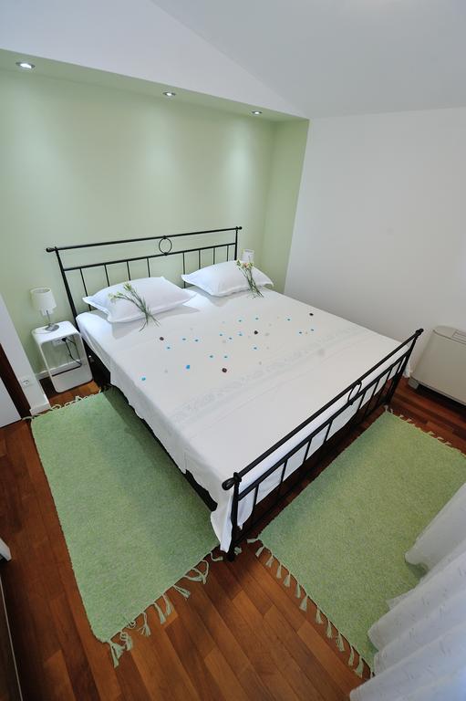 White House Apartment Omis