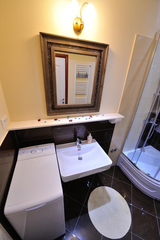 White House Apartment *